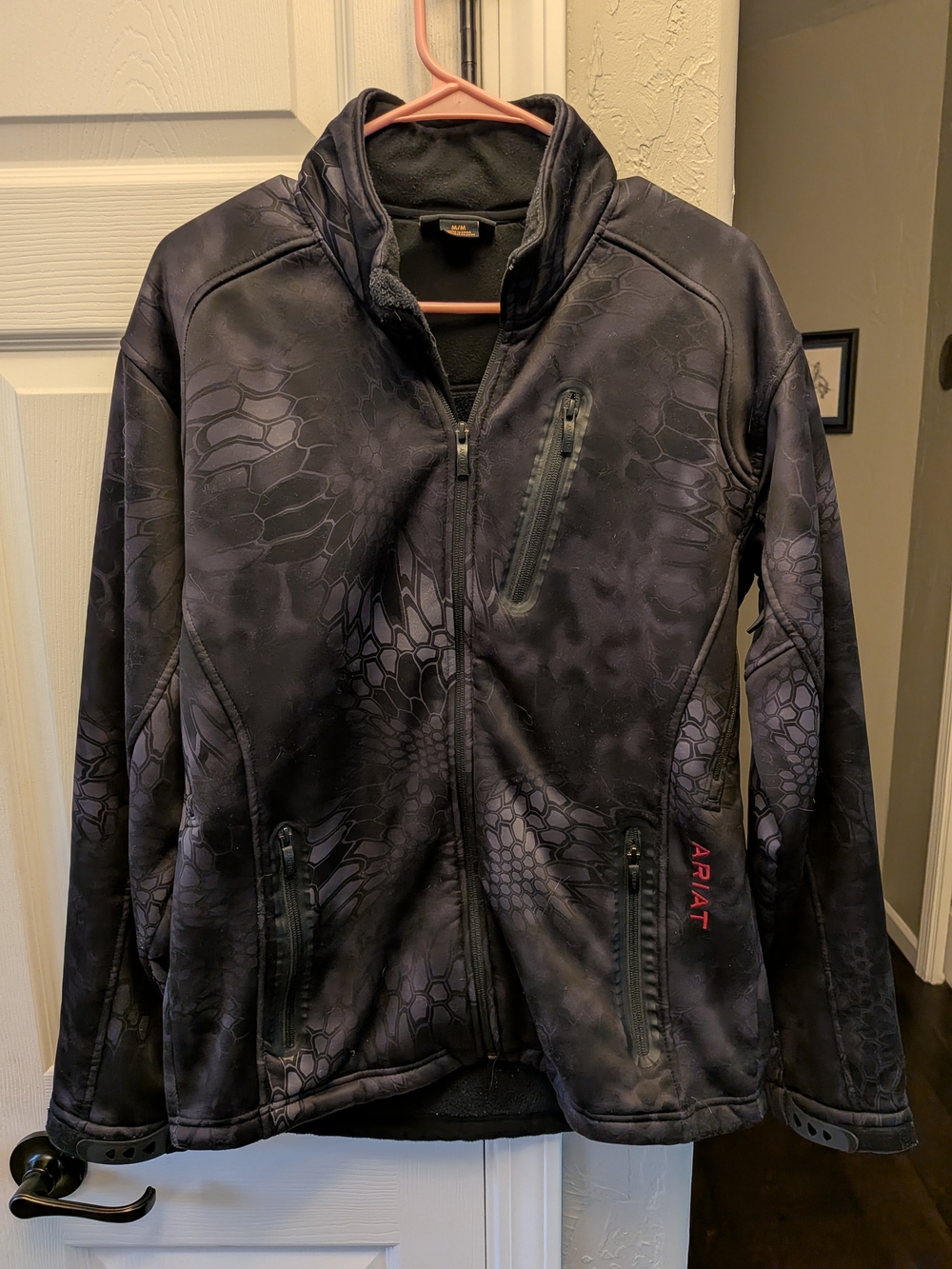 Ariat Men’s Kryptek Typhon Camo Softshell Jacket Size Medium